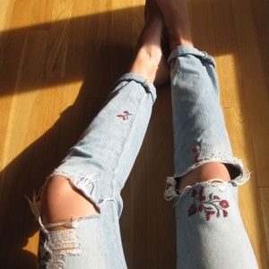 embroidered floral boyfriend jeans ~Lucky Brand~